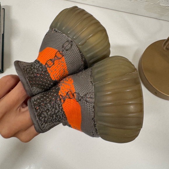 Adidas Yeezy Boost 350 v2 Men’s 8.5 Carbon Beluga Kanye HQ7045 - Picture 13 of 15